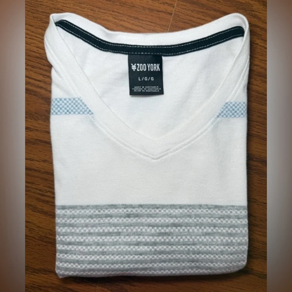 Zoo York V Neck T Shirt Size L White Gray Blue Gradual Stripe Skate Style Logo - Picture 11 of 12